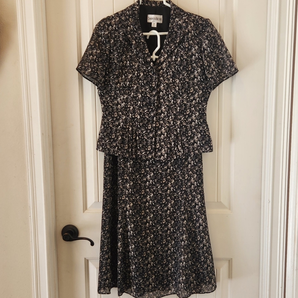 Danny & Nicole Skirt Set, Black Background With Cream/Tan Floral Print, 4 Petite